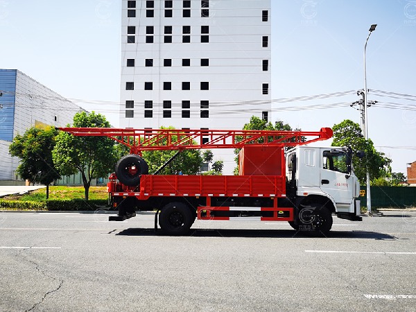 三環(huán)原裝四驅(qū)六缸汽車鉆機(jī)